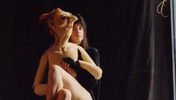 יעל ענבר (בובנאית) ורויטל אריאלי (מעצבת), The Gertrude Show, 1977, בית הספר לתיאטרון חזותי, ירושלים. צילום: רויטל אריאלי