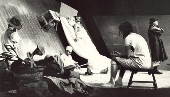 מאלון הולך למות, תיאטרון חיפה, 1987. עיצוב: משה שטרנפלד