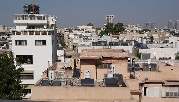 על גגות תל אביב